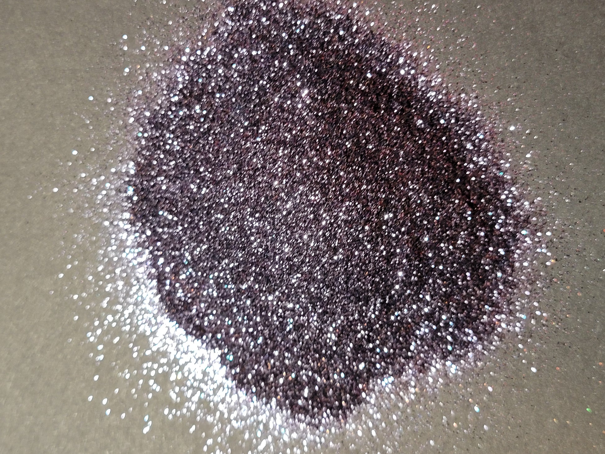 Widows Peak – Extra Fine Colour-Shifting Glitter image 1